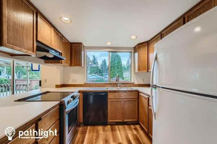 2717 S 353rd St - Photo 2 of 13