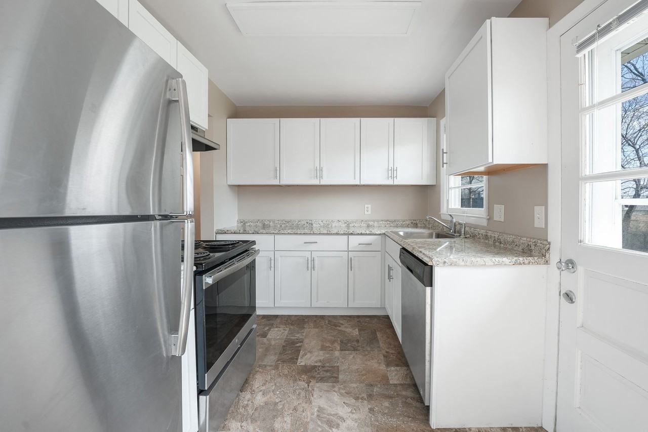 Quaint 2 bedroom home for rent - Photo 6 of 29