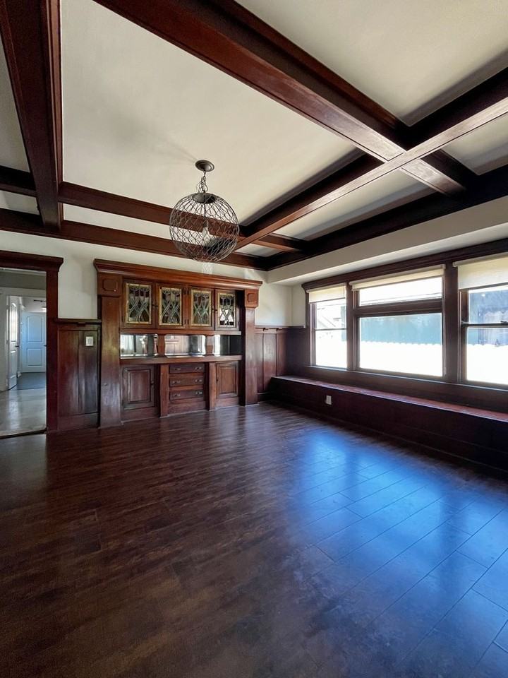 2345 W 30th St - Photo 3 of 33