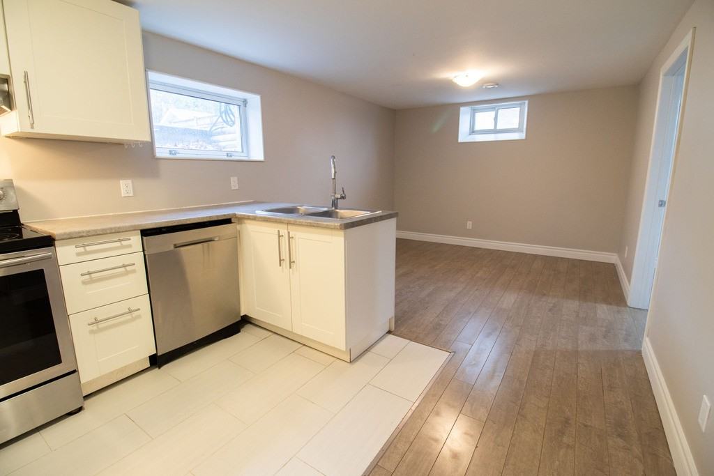 436 Grantham Ave - Photo 3 of 30