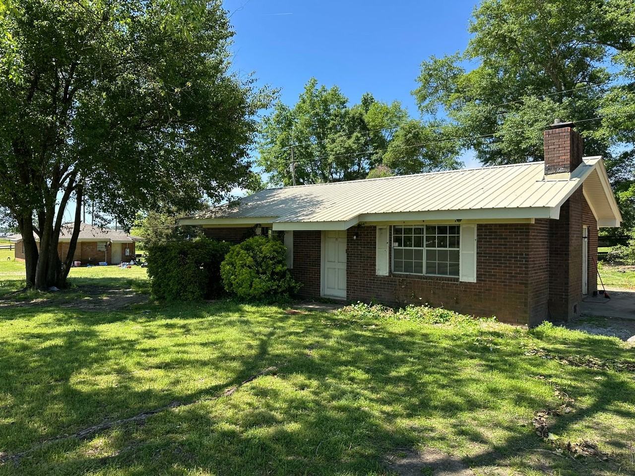 49 Lee Rd - Photo 2 of 3