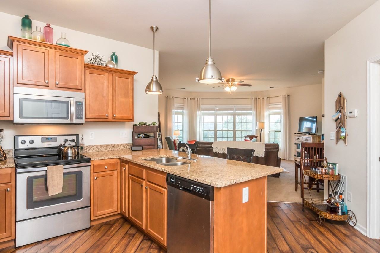 2604 Bellerive - Photo 2 of 22