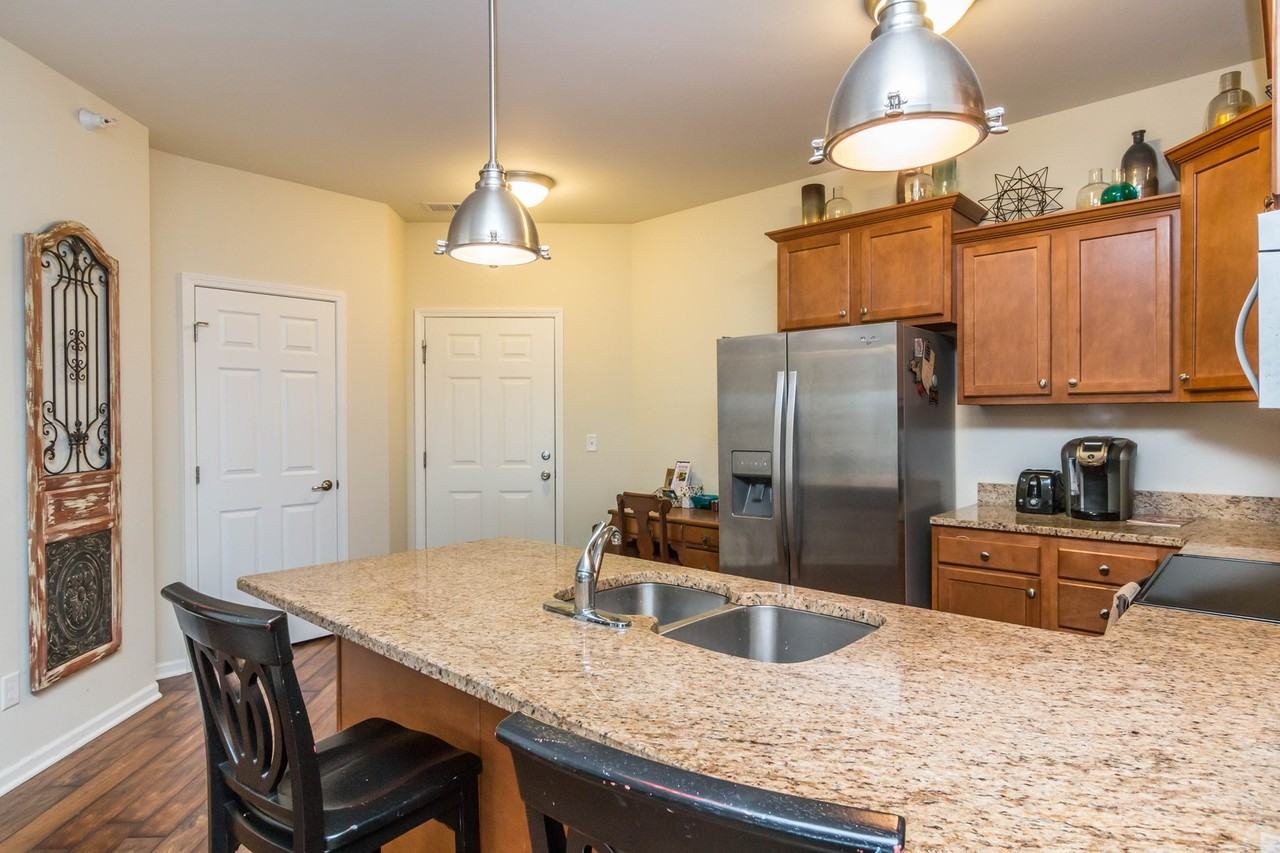 2604 Bellerive - Photo 3 of 22