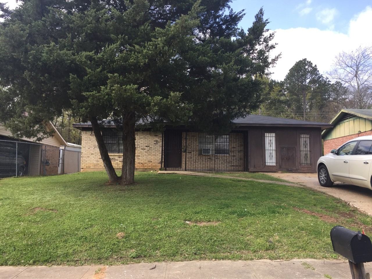 3215 Tower Dr - Photo 2 of 9