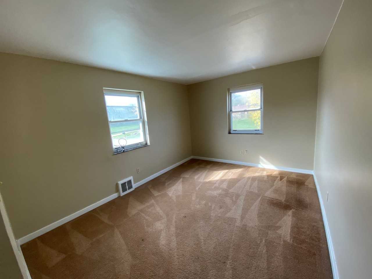 154 Columbus Way - Photo 3 of 13