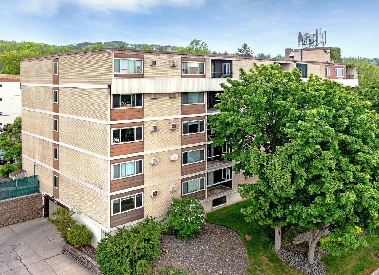 Portland Manor - Photo 2 of 15