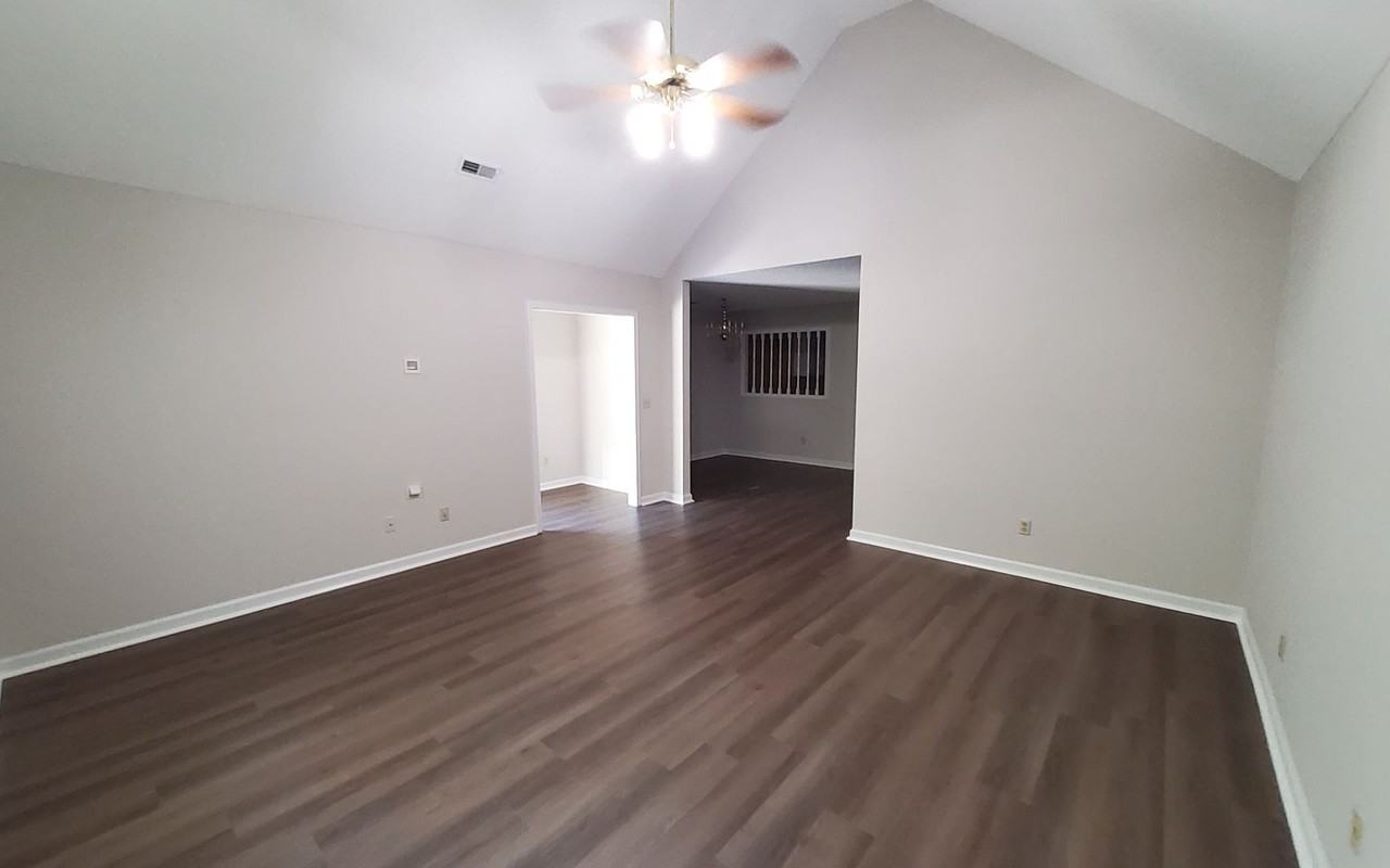 1059 Cutleaf Dr - Photo 3 of 10