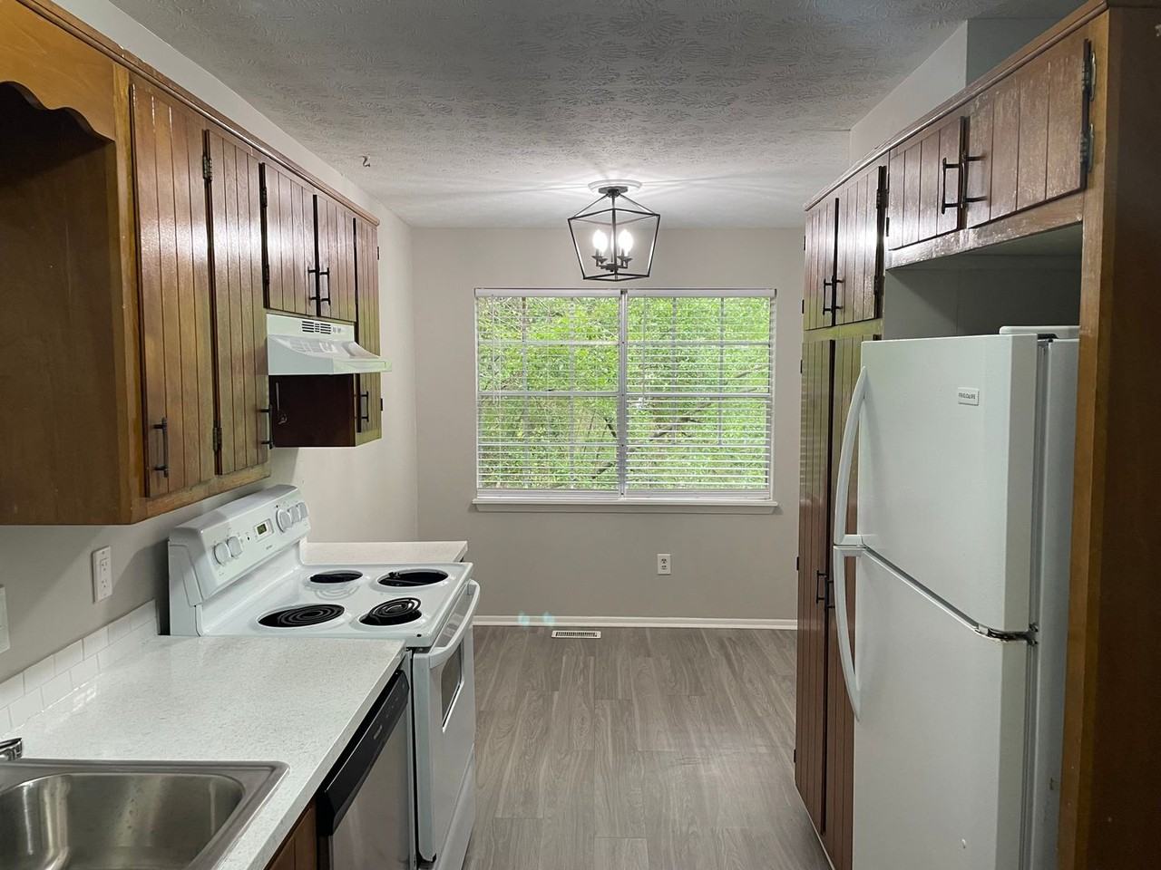 533 Elder St - Photo 4 of 14