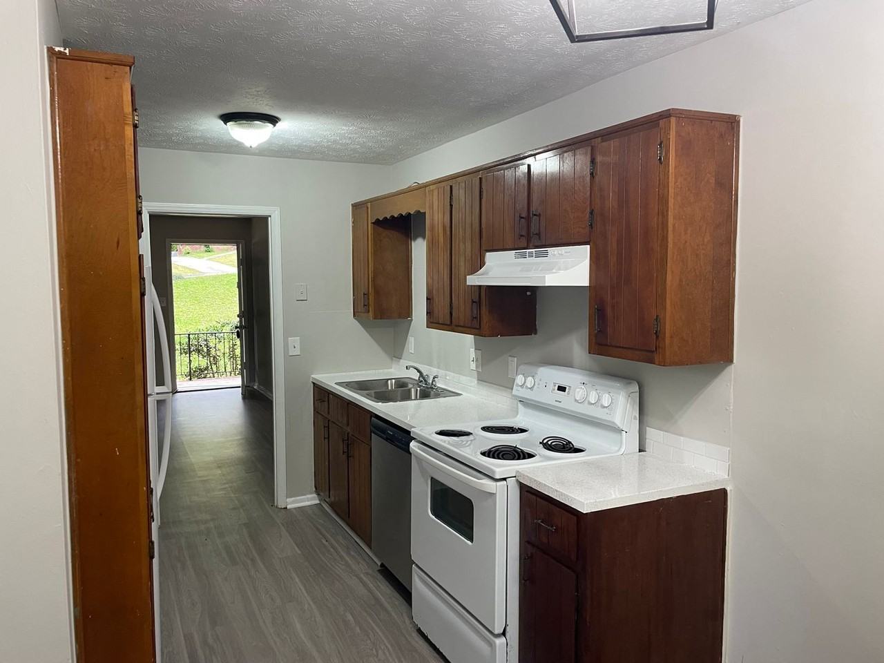 533 Elder St - Photo 6 of 14