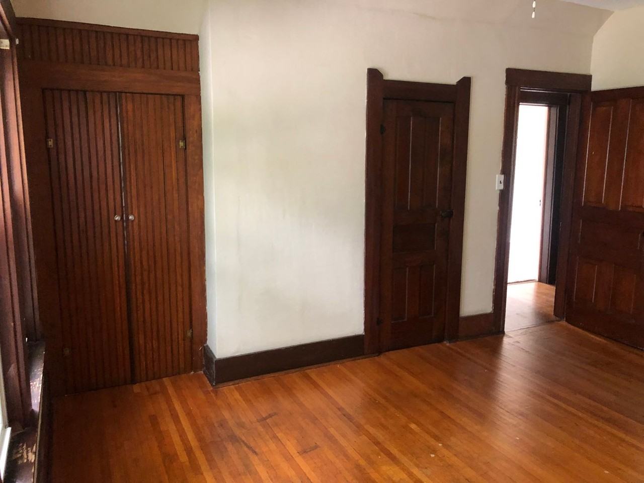 100 N Plank St - Photo 2 of 13