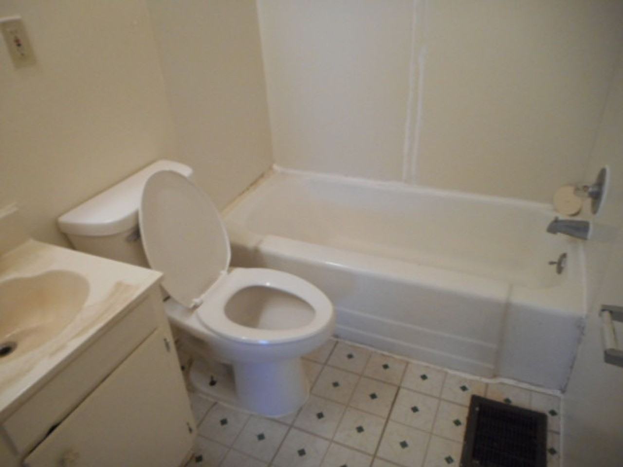 2409 W Main St - Photo 6 of 7