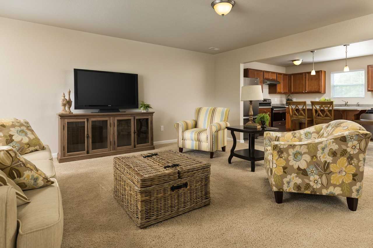 1203 Pinewood Dr - Photo 2 of 16