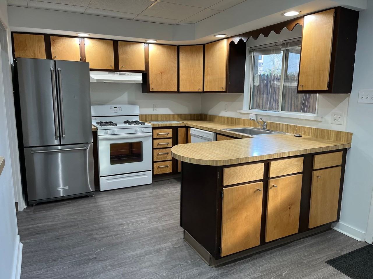 2222 Summer St - Photo 2 of 15