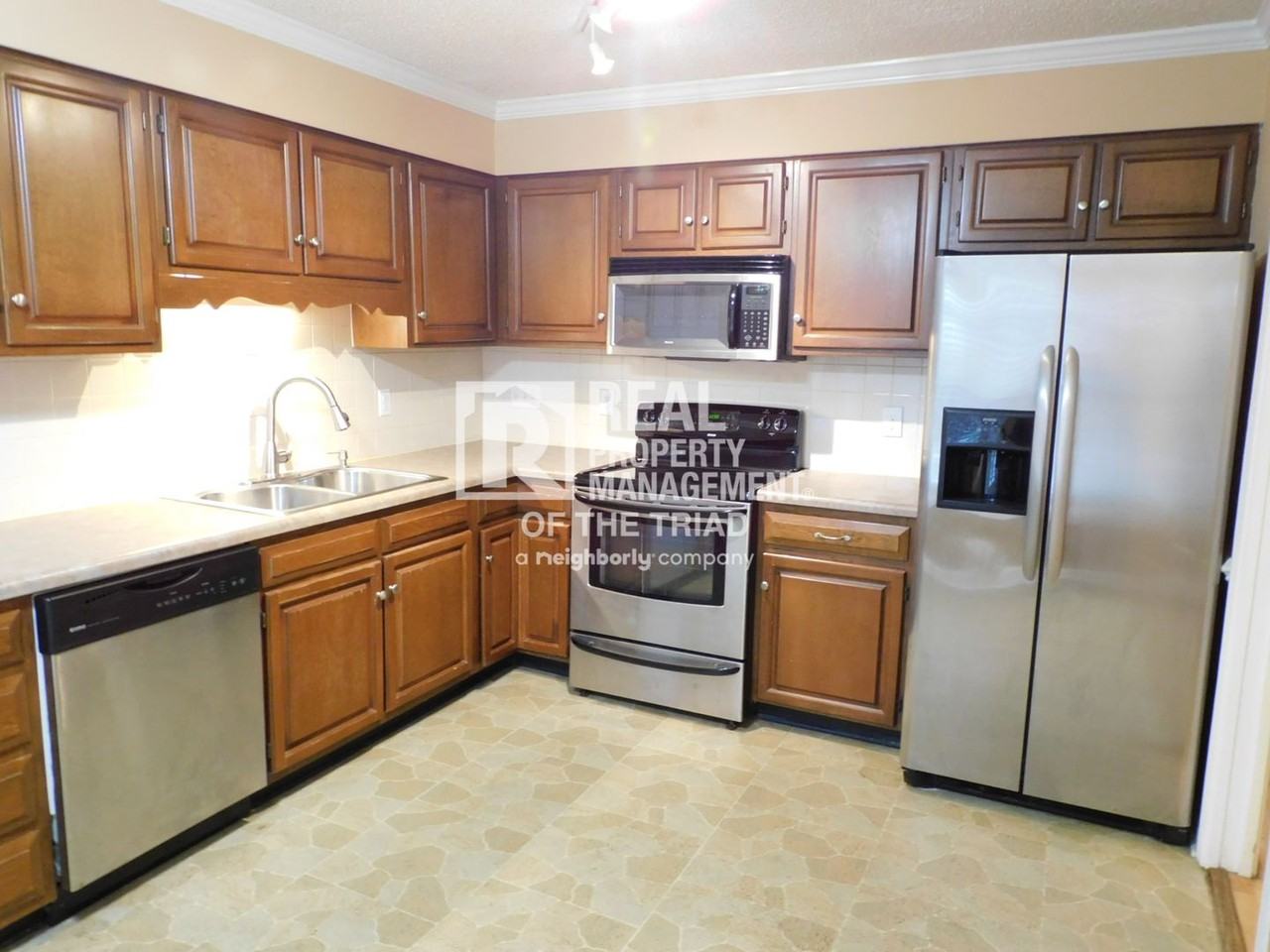 1118 Yellowbell Pl - Photo 2 of 21