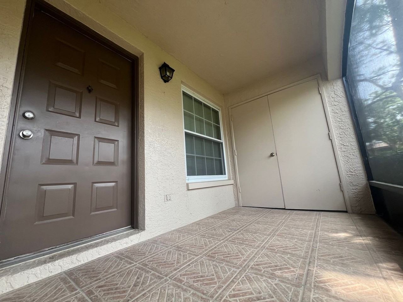 3019 Bonaventure Cir - Photo 2 of 19
