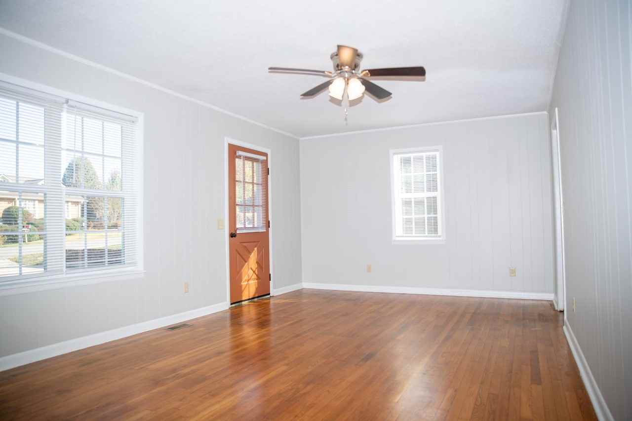 812 Mark St Sw - Photo 2 of 10