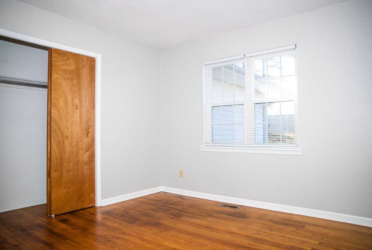 812 Mark St Sw - Photo 3 of 10