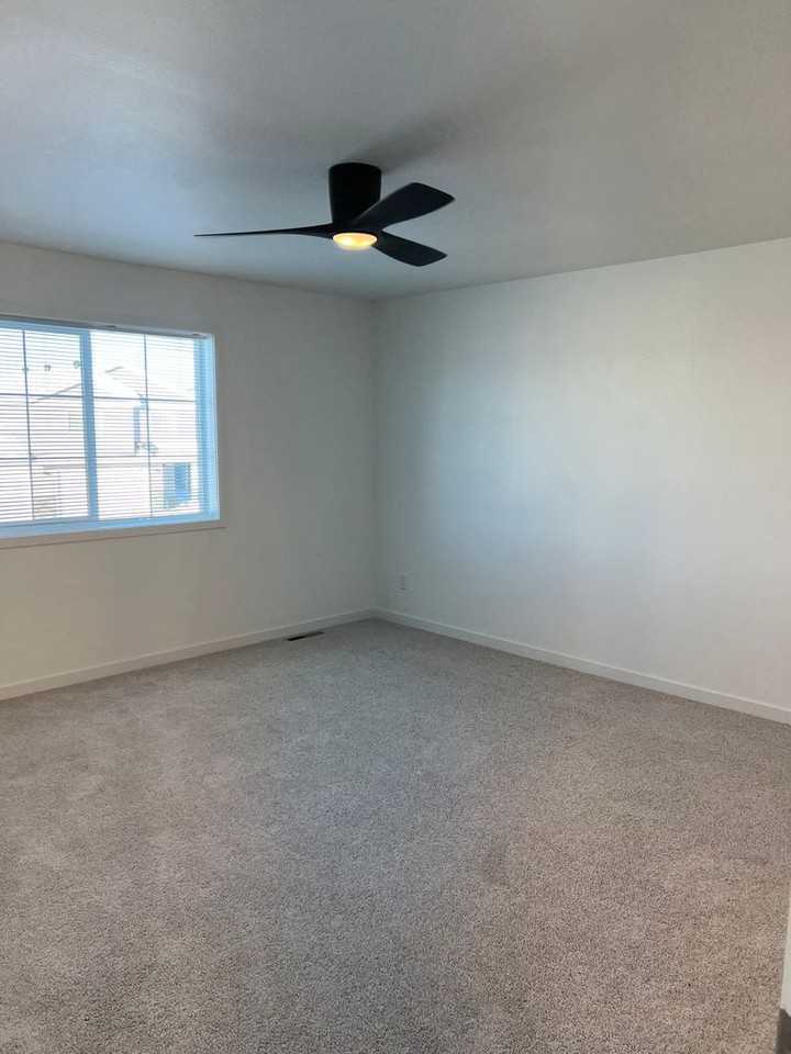 6750 71st Ave S - Photo 5 of 11