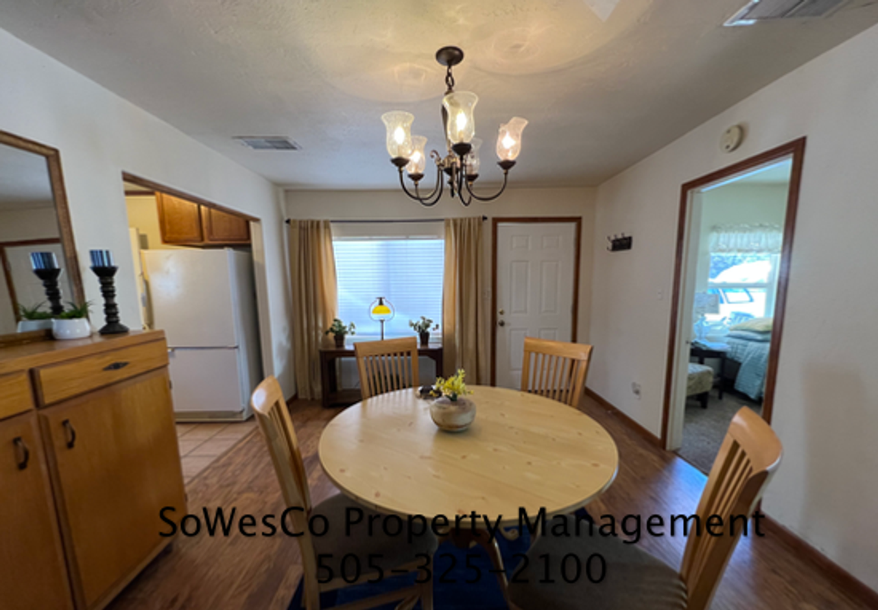 1111 N Auburn Ave - Photo 3 of 13