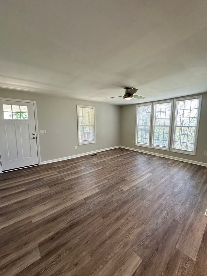 2843 Pinetrail Rd - Photo 2 of 11