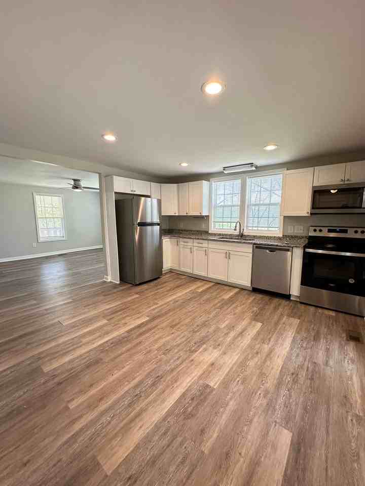 2843 Pinetrail Rd - Photo 4 of 11