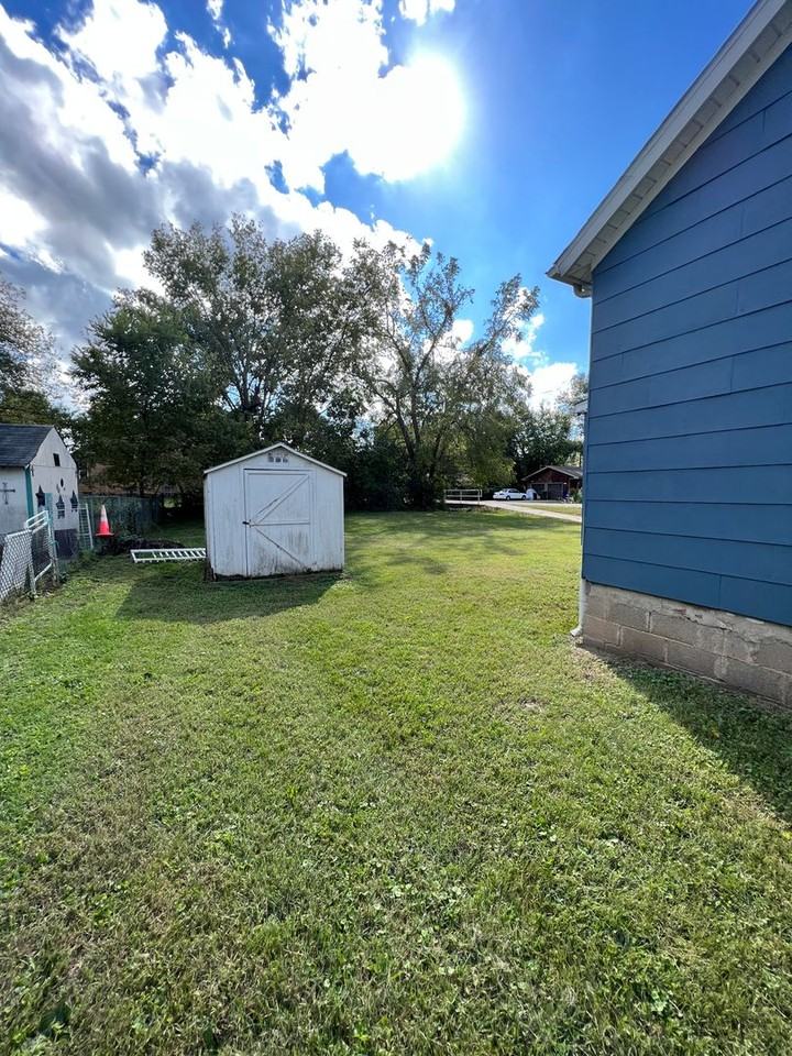 2424 W Elm St - Photo 3 of 11