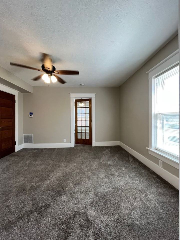 1820 A - Photo 2 of 7