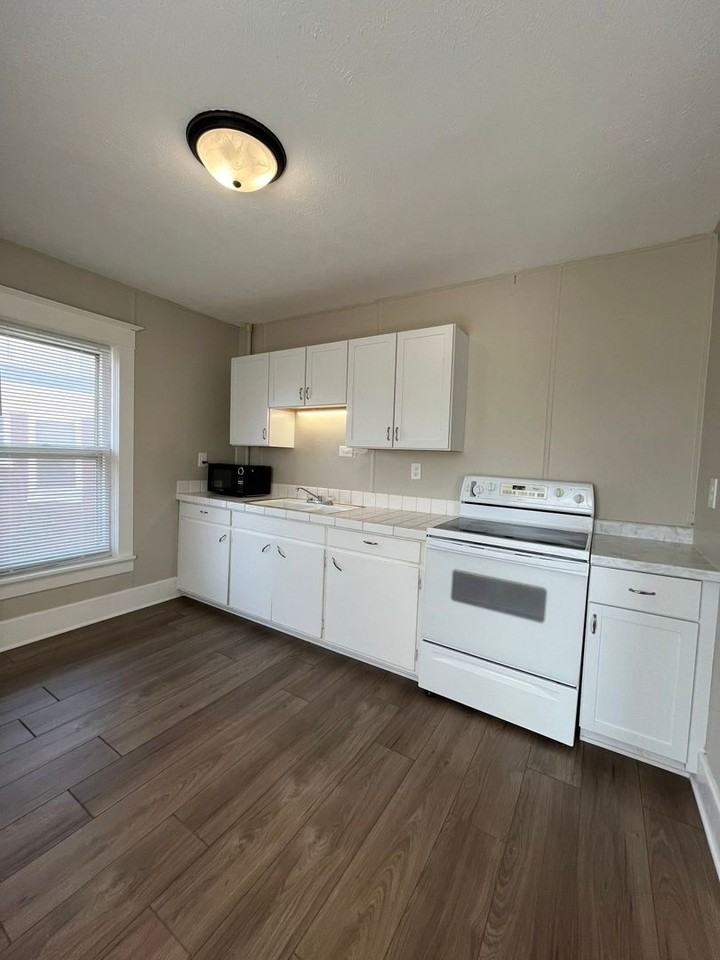 1820 A - Photo 3 of 7