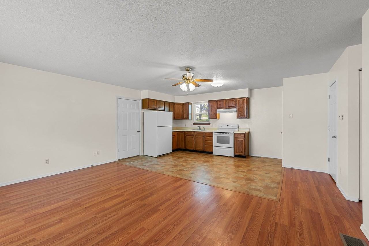 1110 Rebecca St - Photo 3 of 20