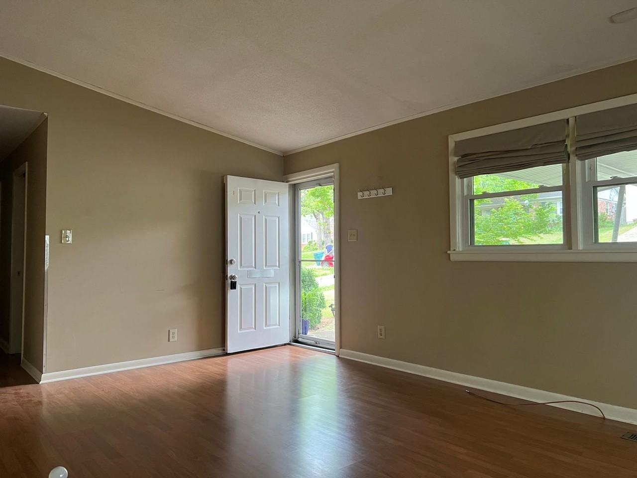 7803 Delray Dr - Photo 3 of 19