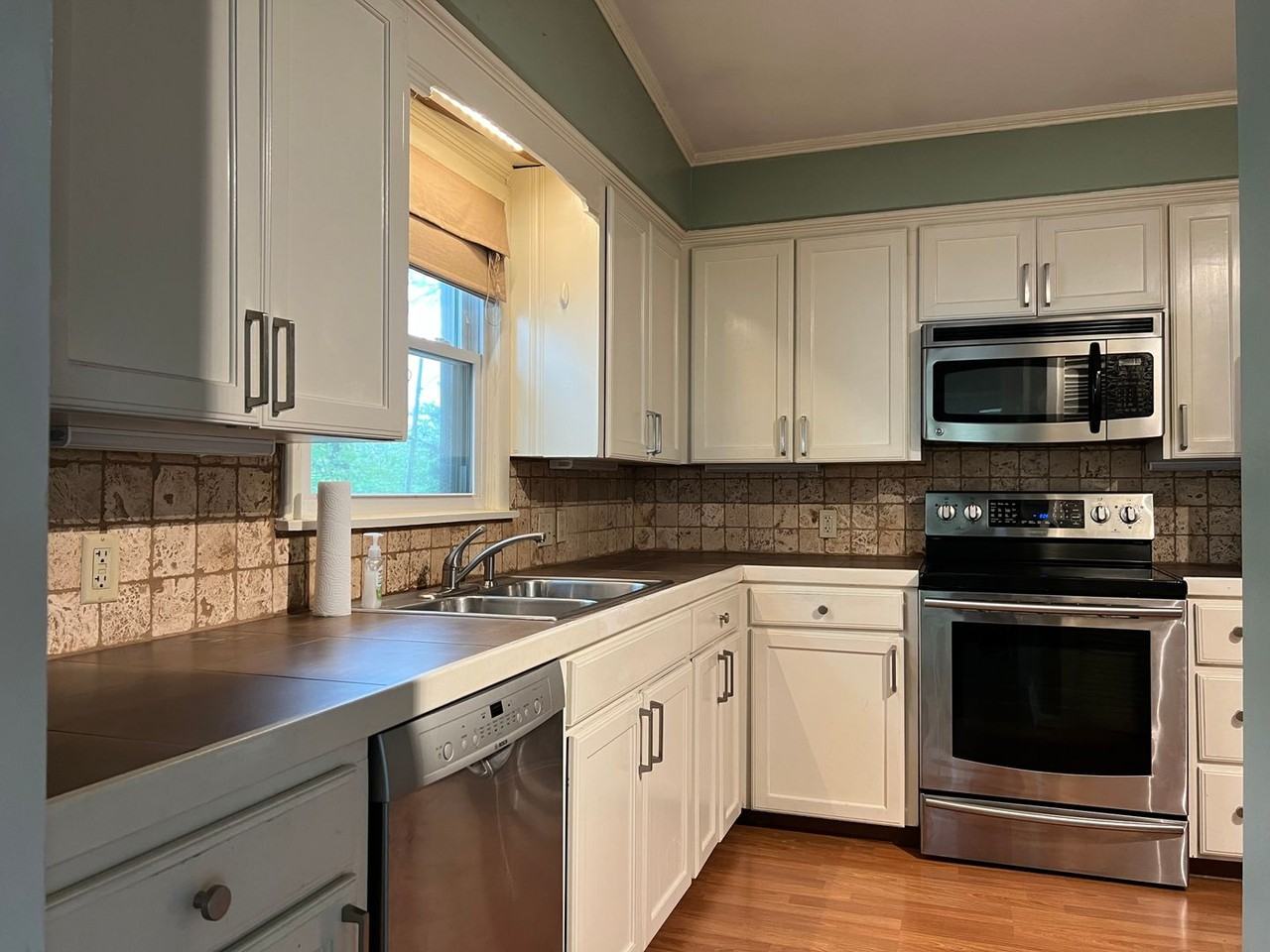 7803 Delray Dr - Photo 4 of 19