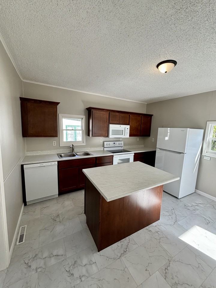 215 W 5th St #NA - Photo 3 of 9