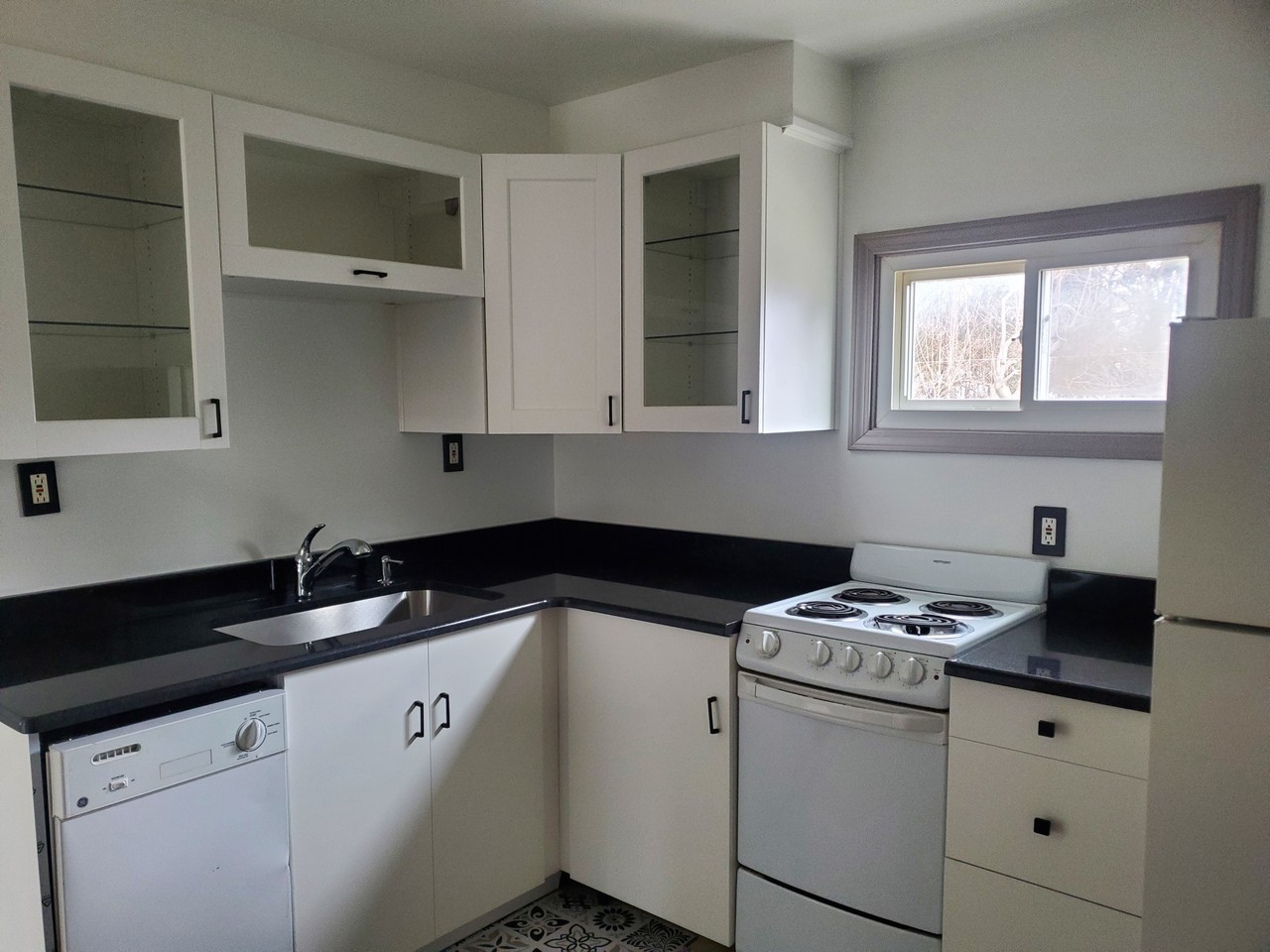 9206 Main St #B - Photo 2 of 8