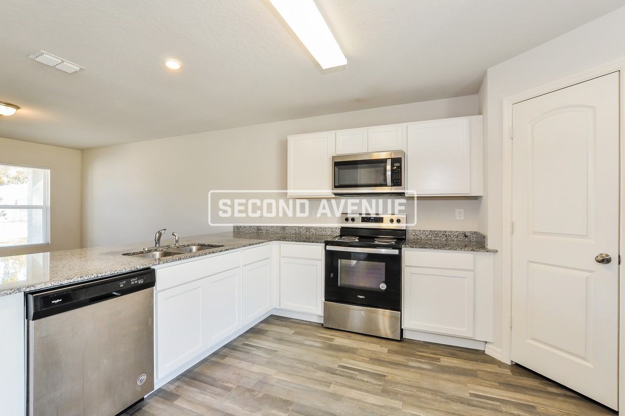 41 Raemoor Dr - Photo 4 of 20