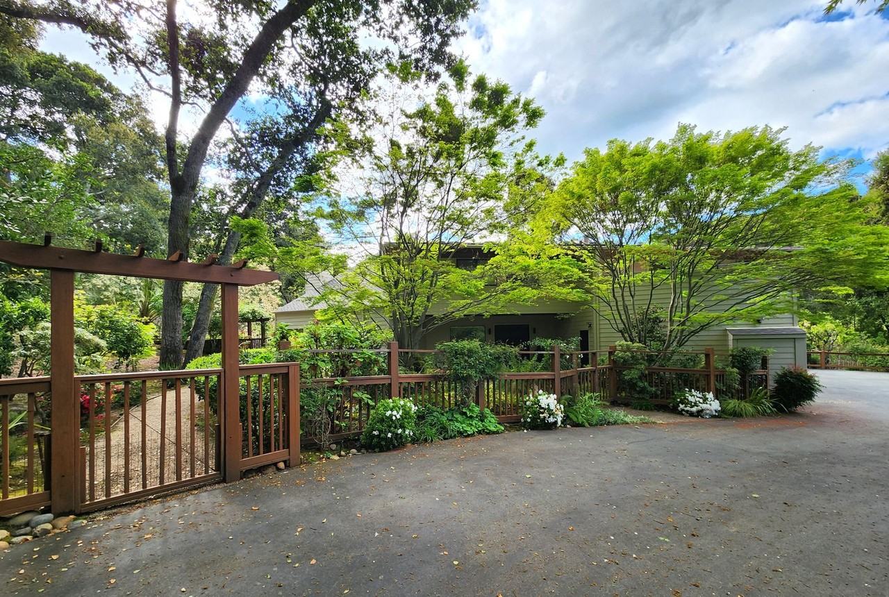 3 Oak Forest Ct - Photo 3 of 40