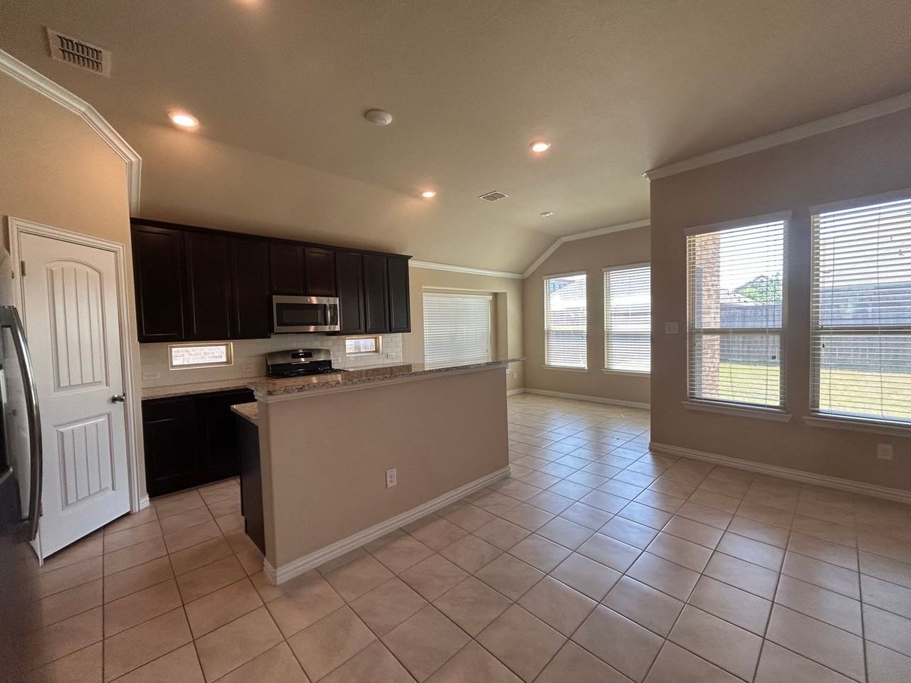 16616 Central Garden Ln - Photo 3 of 17