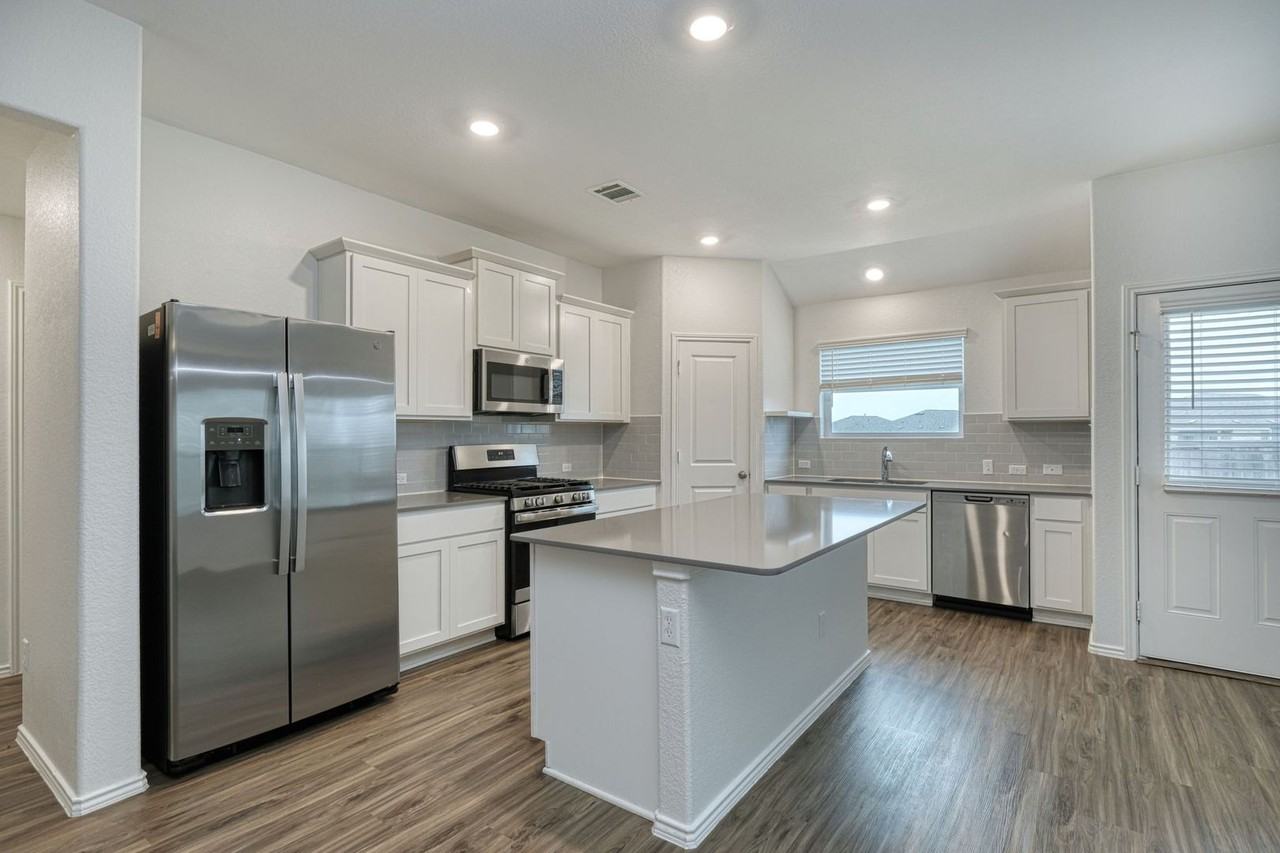 205 Arnage Dr - Photo 4 of 15