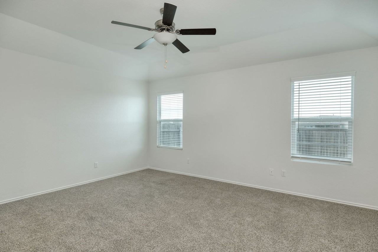 205 Arnage Dr - Photo 5 of 15