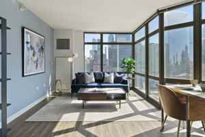 featured image of 353 N Desplaines St #2-2