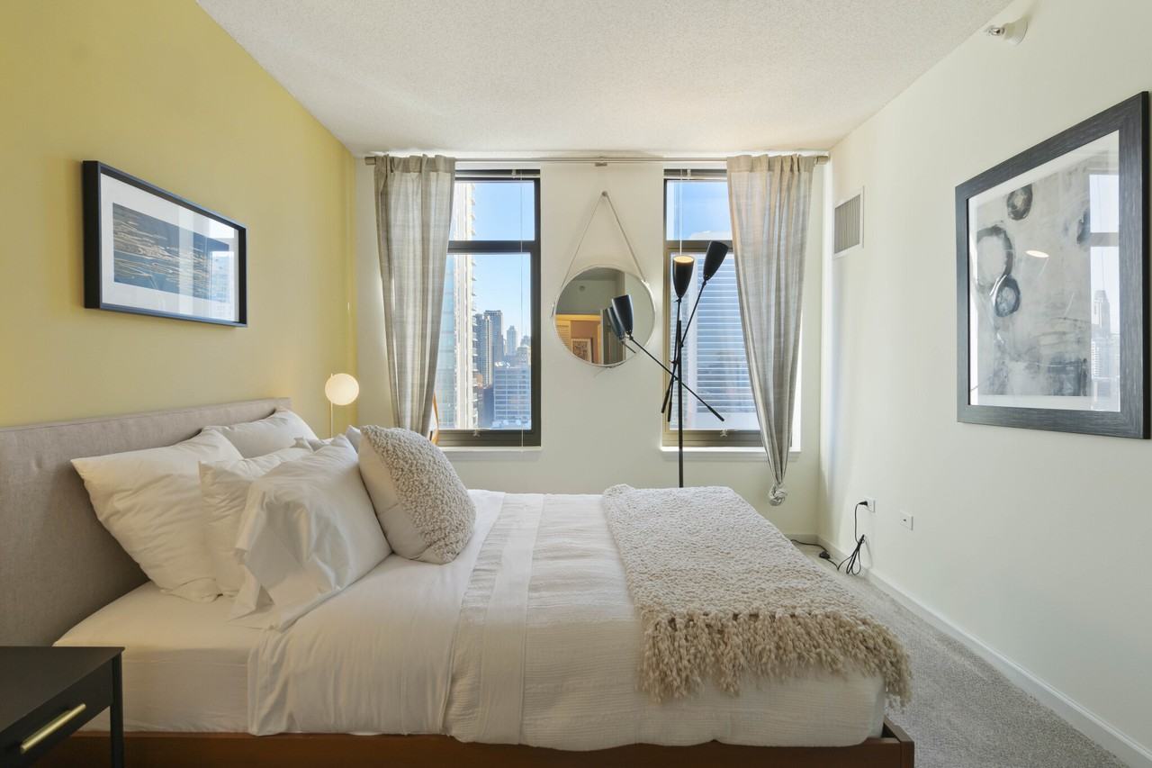 353 N Desplaines St #1-1 - Photo 6 of 11