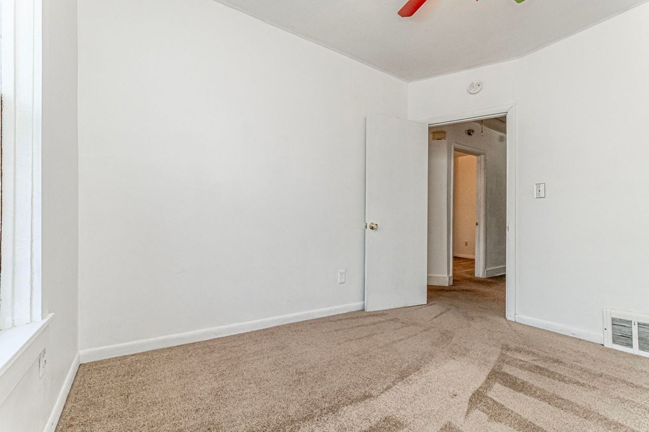1223 N Jackson St - Photo 7 of 22