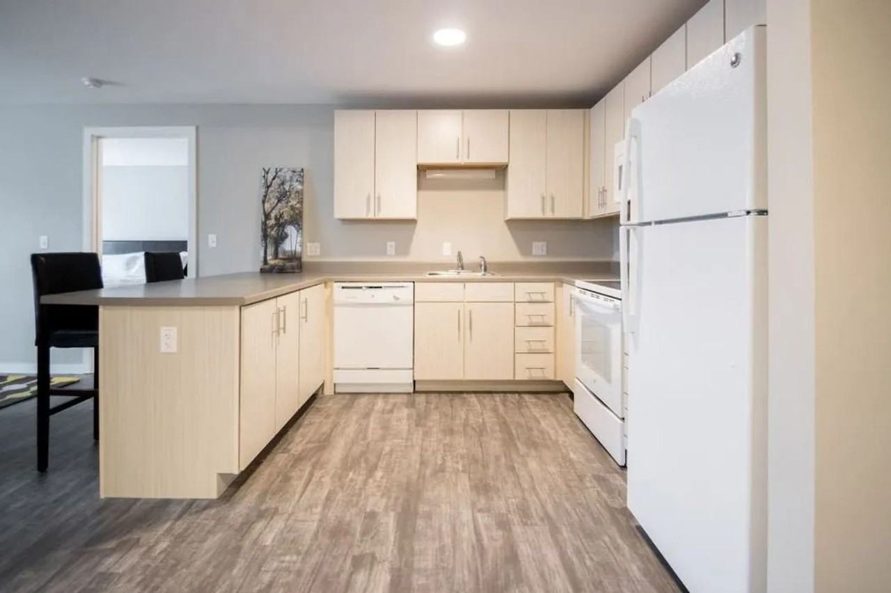 30 Metro Place - Photo 4 of 21