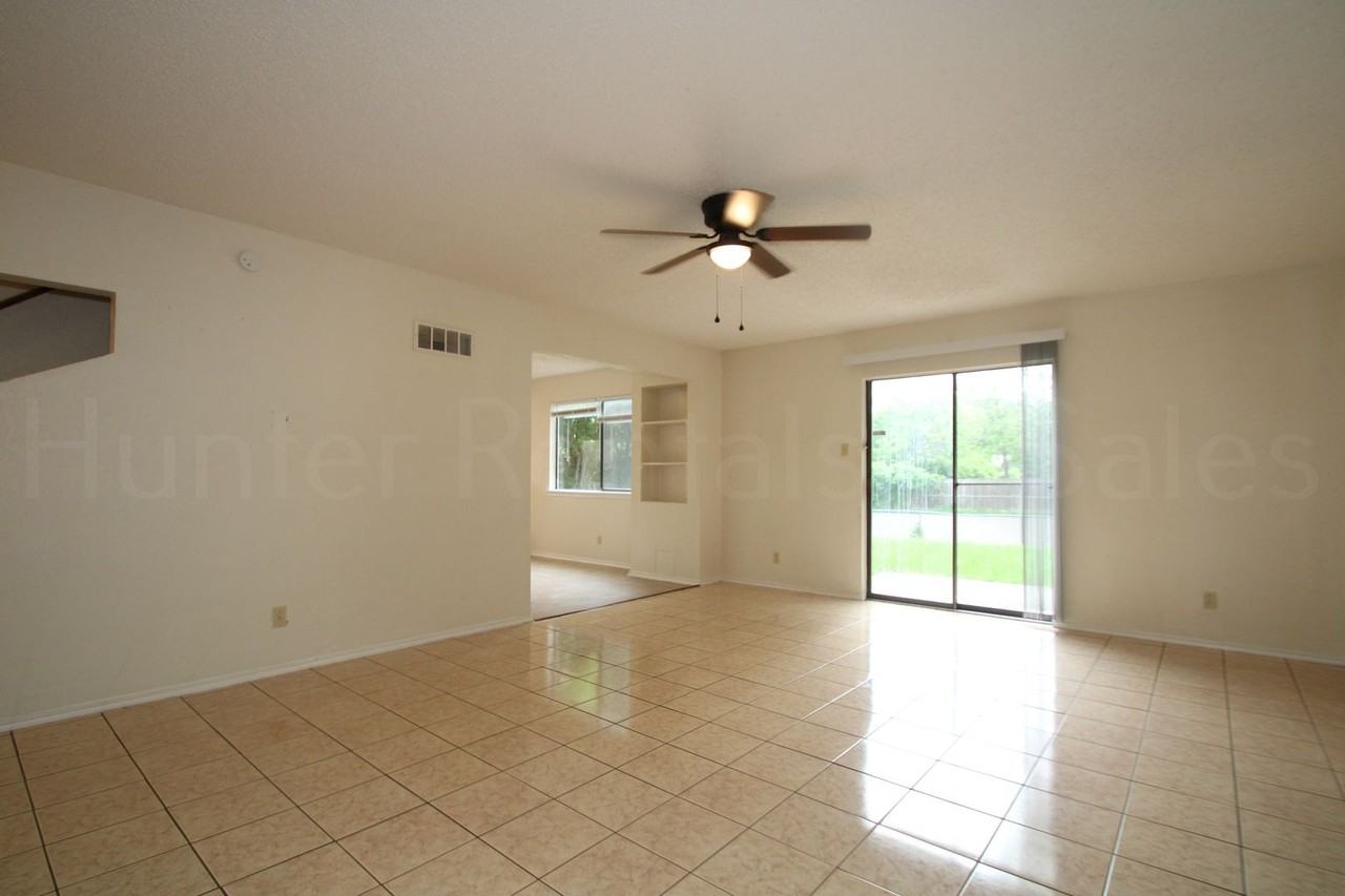 1112 Goodhue Dr - Photo 2 of 24