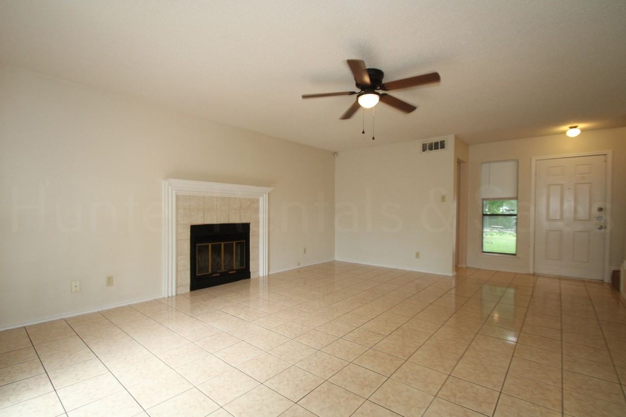 1112 Goodhue Dr - Photo 4 of 24