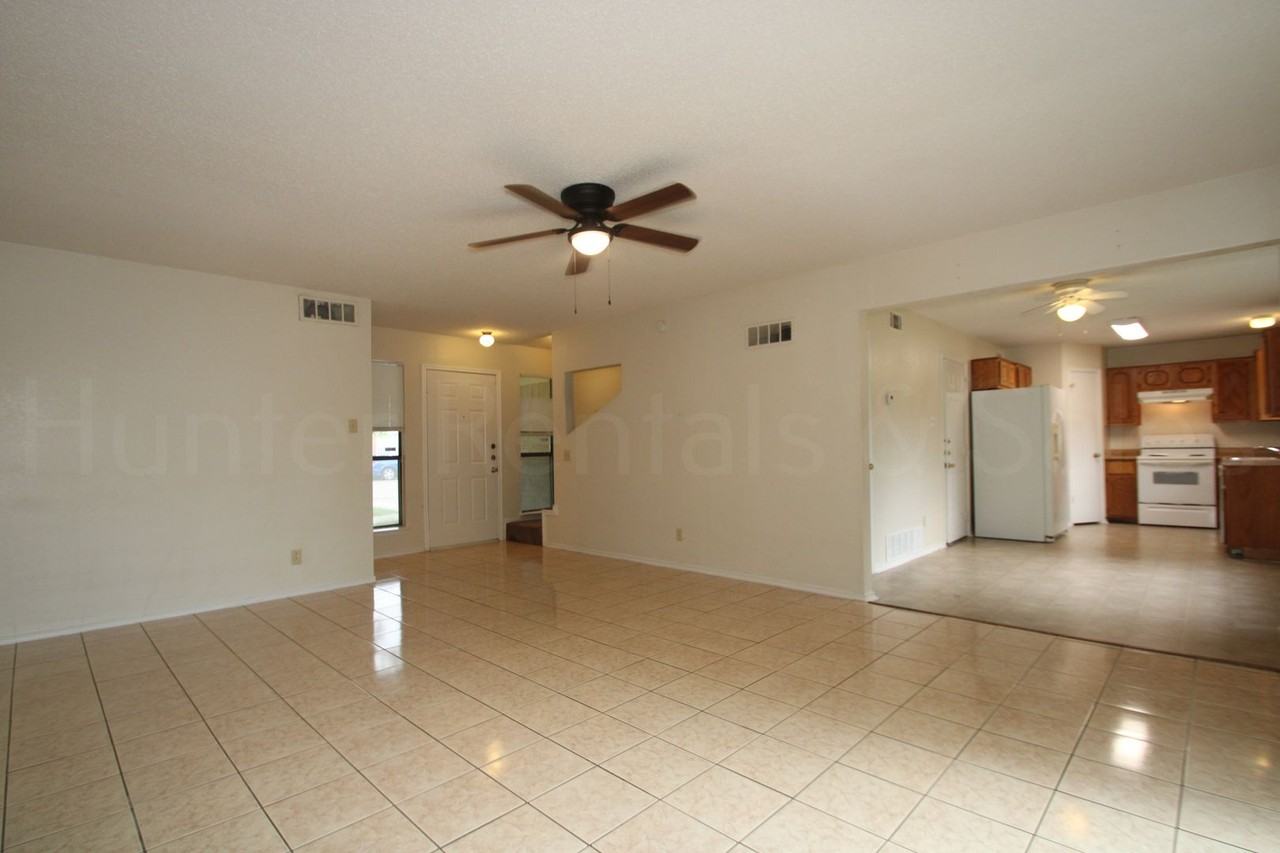 1112 Goodhue Dr - Photo 5 of 24