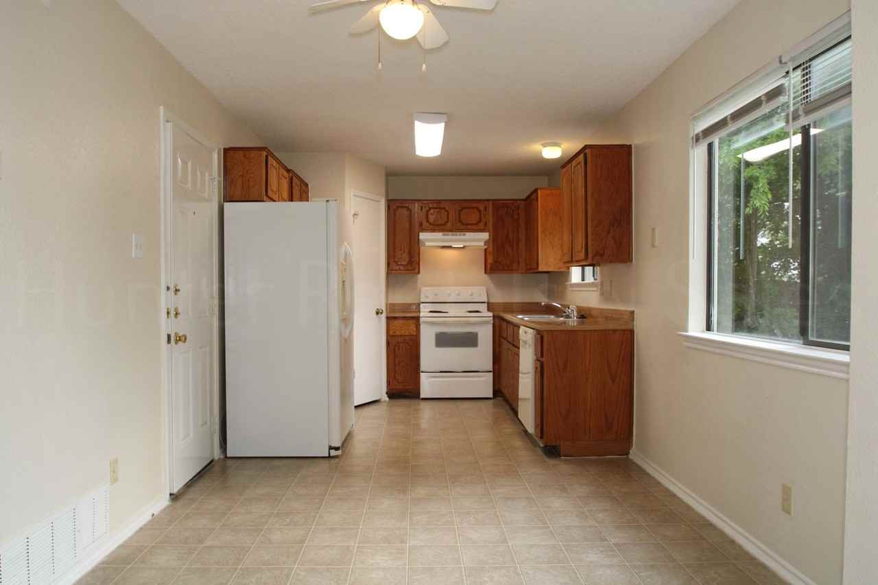 1112 Goodhue Dr - Photo 7 of 24
