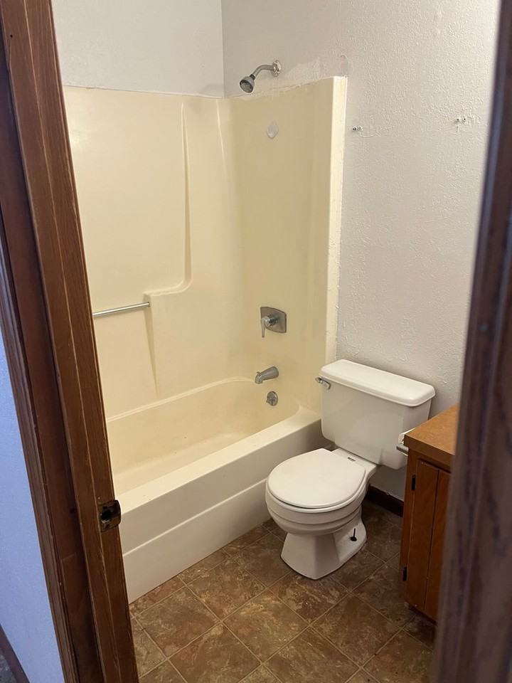 Live your best life in St. Clair at 1040 Plaza Ct. Apartments 1040