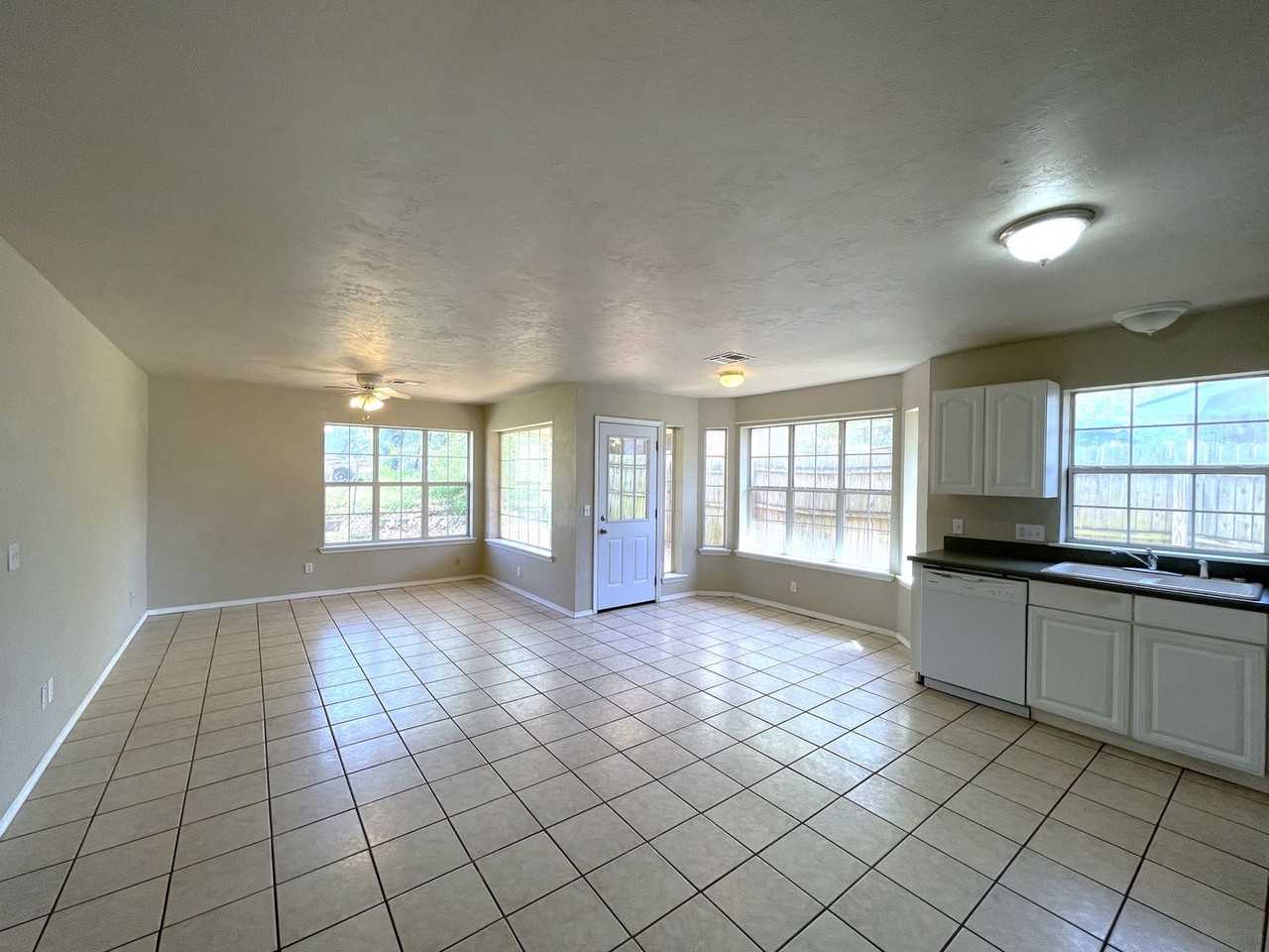 1020 Shady Creek Cir - Photo 2 of 19