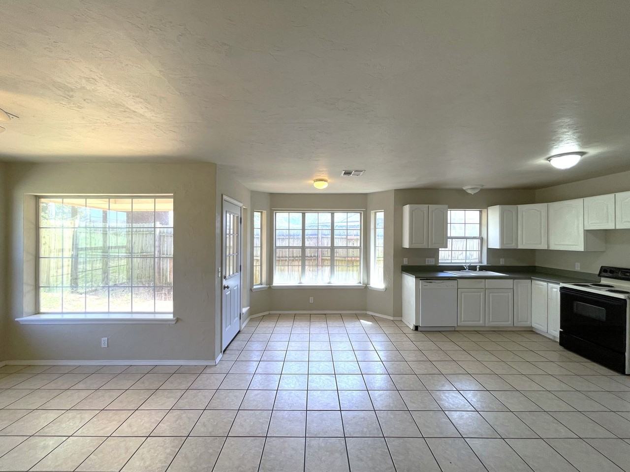 1020 Shady Creek Cir - Photo 3 of 19