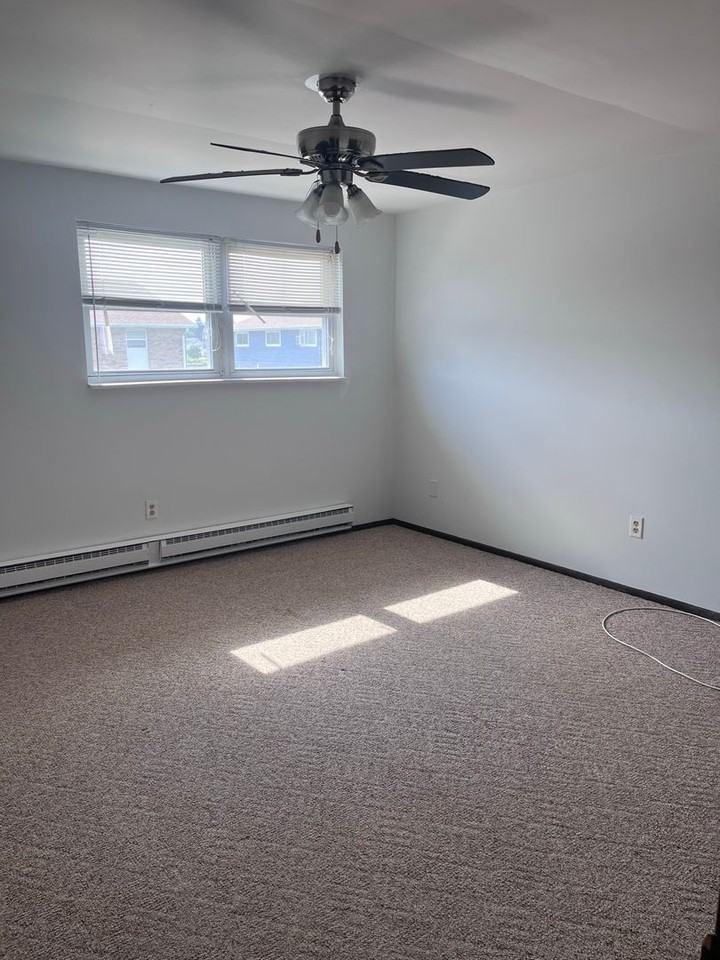 Ivy Lane 495 - Photo 3 of 9